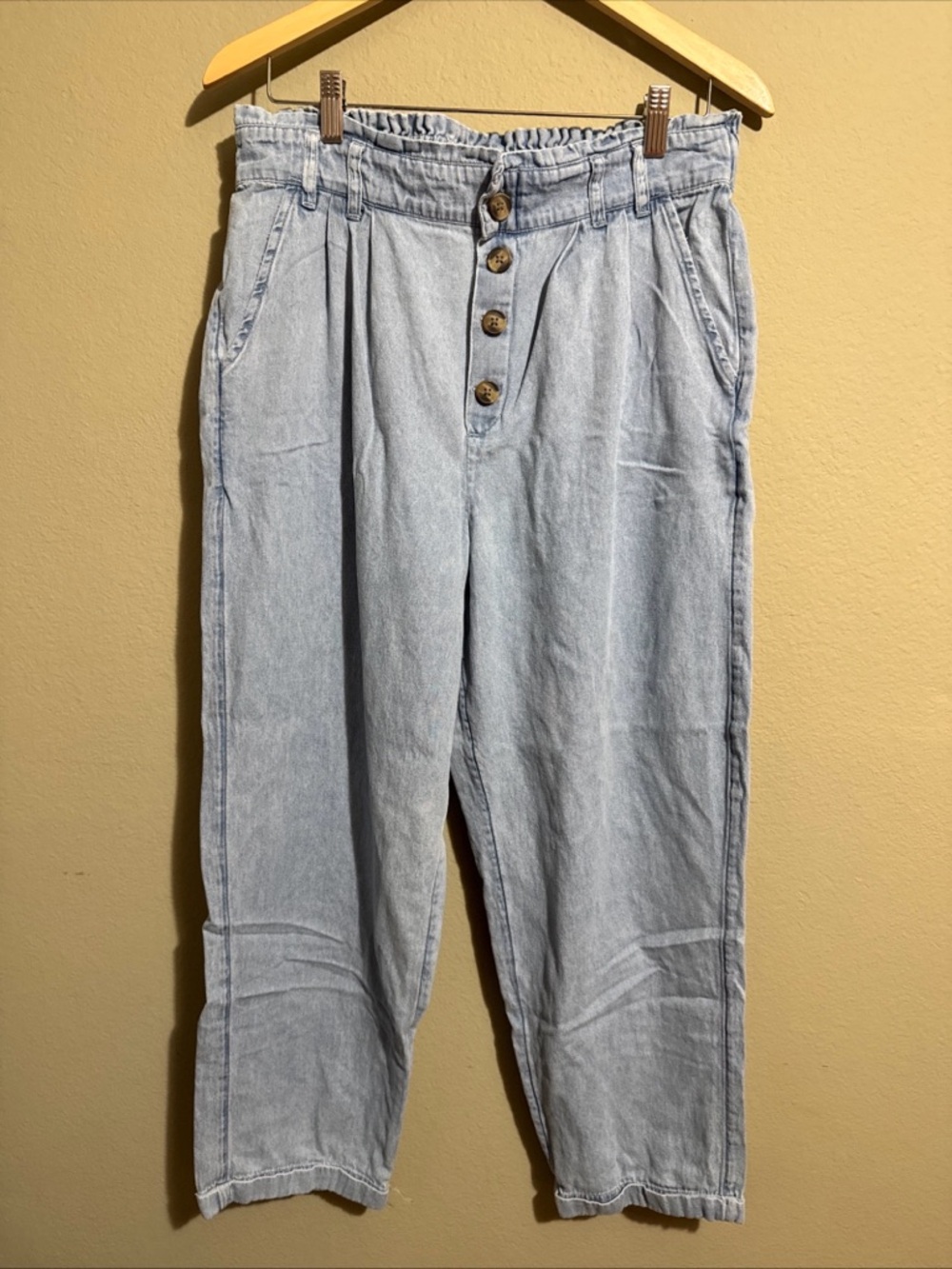 American Eagle Light Wash Button-Front Paperbag Waist Jeans Size Large
